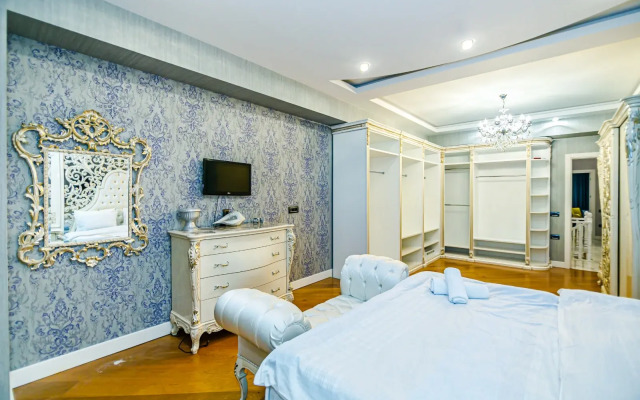 Luxury on Baku in Nizami street Flat