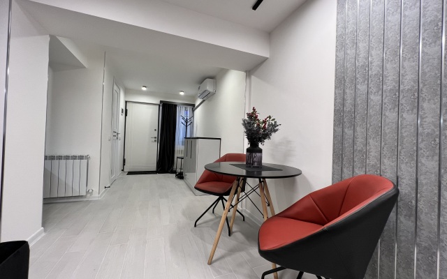 Tiny Modern Home In 1st Floor, Saryan Apartments