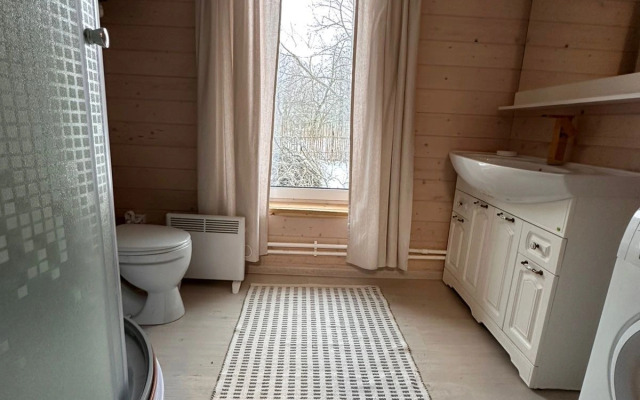 Nastoyaschiy Derevenskiy Dom s Russkoy Pechkoy Private House