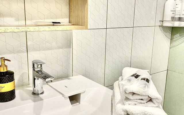 Na 4kh Gostey S Balkonom Vblizi Aeroporta Sheremetyevo Apartments