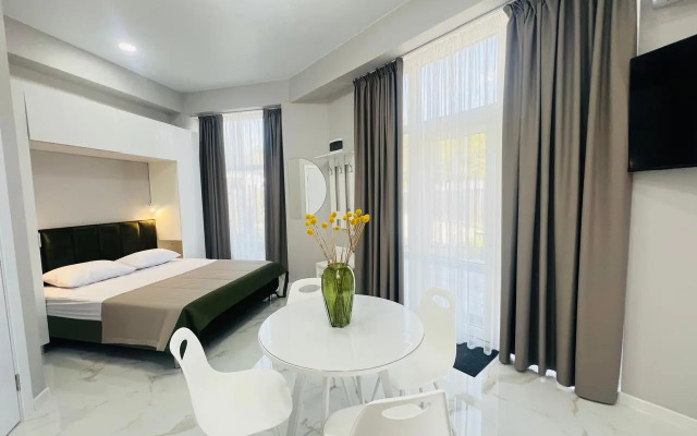 Stilnye Apartamenty S Otdelnym Vkhodom V Apart-Komplekse S Basseynom Apartment