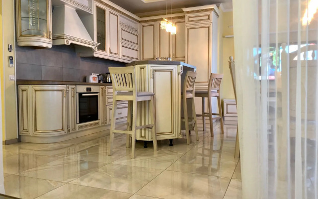 Апартаменты в центре с видом на Севастопольскую бухту