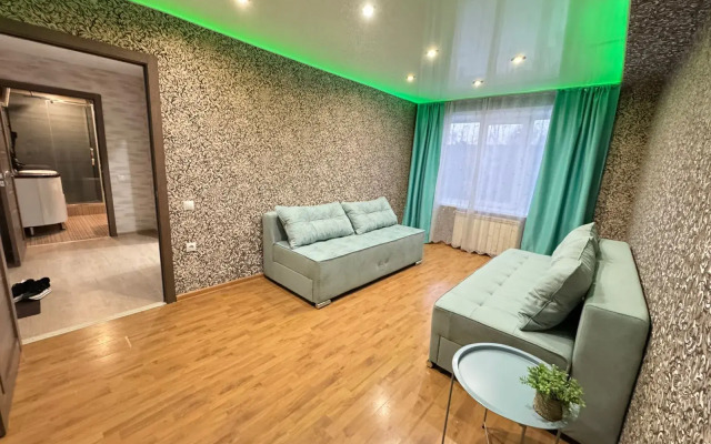 Tryokhkomnatnaya Flat