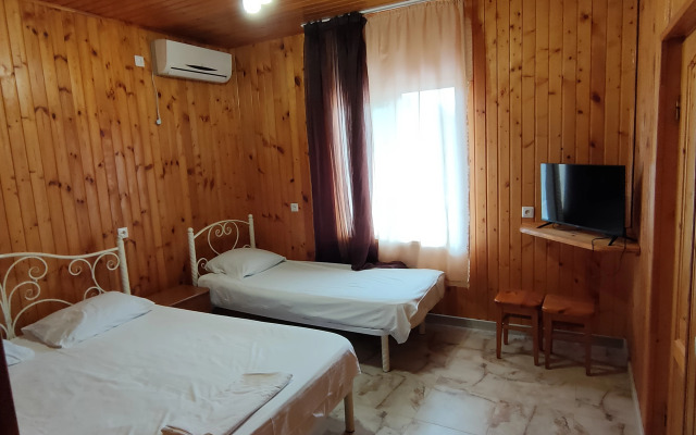 Roksana Guest House