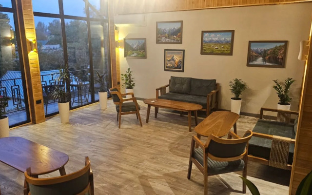Kausar. Hotel