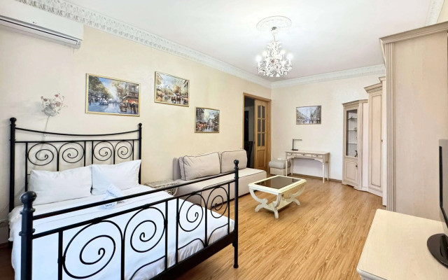 Апартаменты БонАпарт 2-х комнатные на Кутузовском проспекте 35