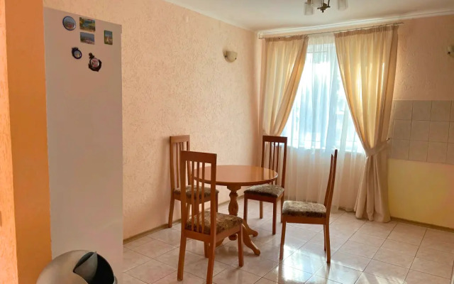 Dom S Basseynom U Morya Private House