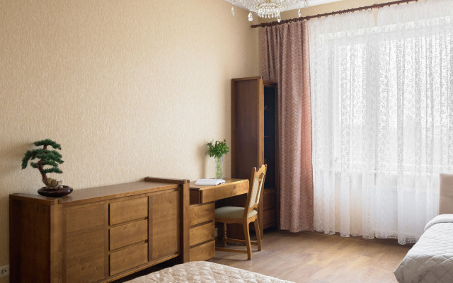 Yevrodvukhkomnatnaya Na 5 Gostey Modernaflats Sofiyskaya Flat