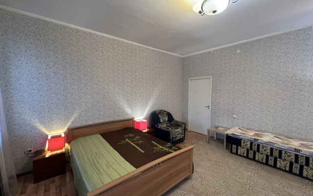 Bolshaya 3kh Kvartira V Tsentre! Flat