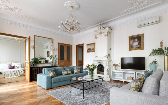 Апартаменты Minin Apartments с видом на Казанский собор 120 кв.м.