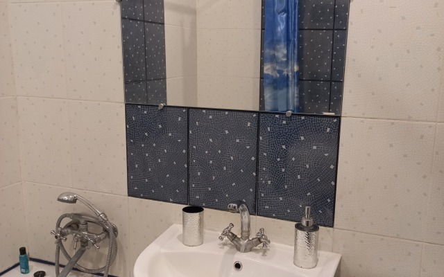 Na Ulitse Akademika Krylova 7 Apartments