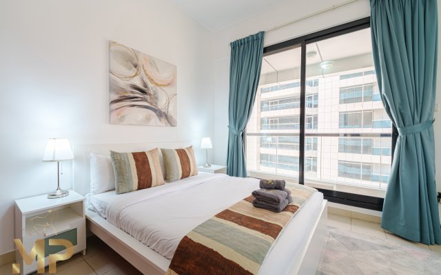 1 Bedroom Apartment with Panoramic Marina Views	