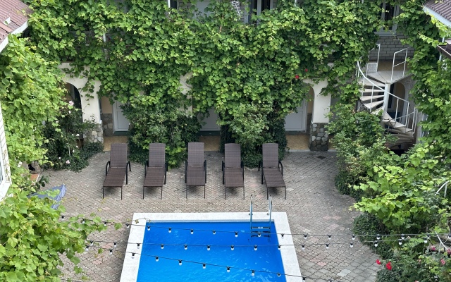 Come Inn na Klenovoy Guest House