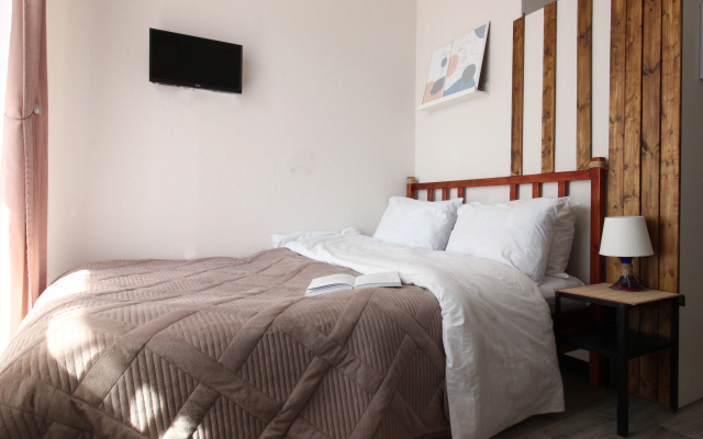 Uyutno kak doma s balkonom Apartments