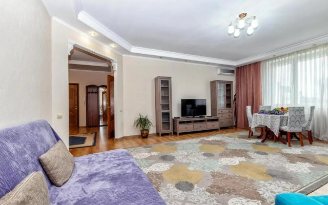 Na Ulitse Dostyk, 14 Apartments