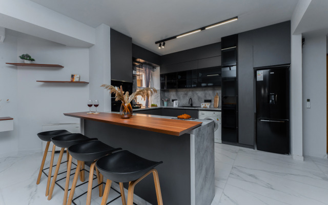 KeyGo #0163, 2 Bedroom, Balcony near Park Apartments
