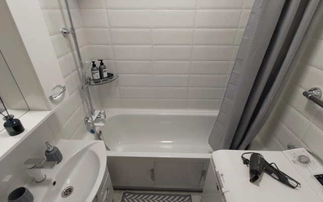 Жилое помещение 2-к квартира у метро Молодежная с яркими закатами