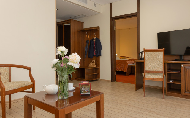 40 Meridian Arbat Hotel