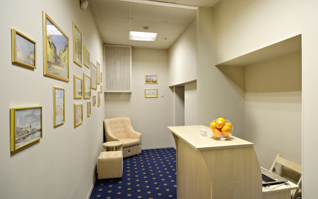 Apelsin Hotel on Vystavochnaya