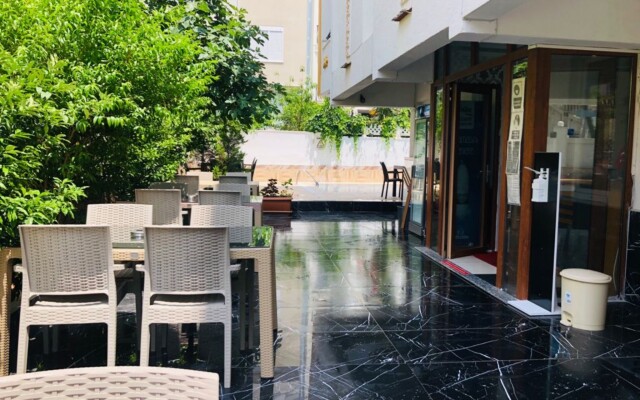 Lavin Garden Hotel