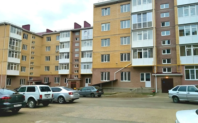 Uyutnaya Kvartira S Vidom Na Gory I Ozero Flat