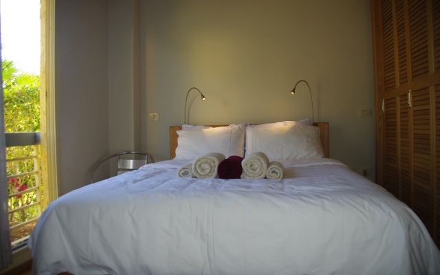 Luxury garden and walk anywhere Apartments