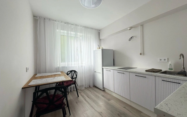 Uyutnaya kvartira u parka Flat