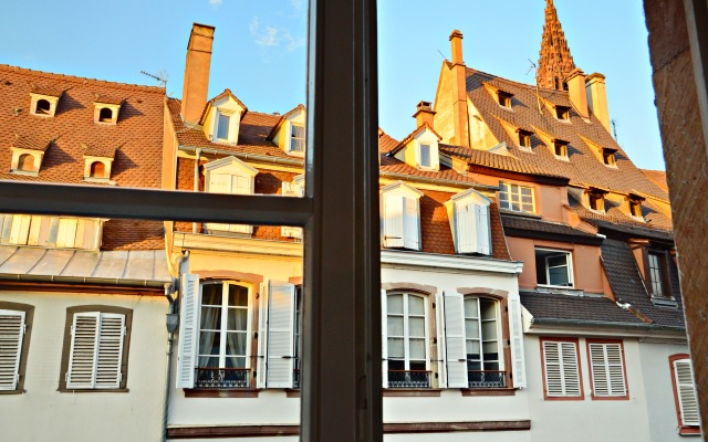 Quatre Chaises Apartments