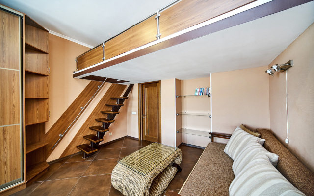 Двухуровневые апартаменты у моря на Античном