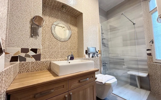 3 Bedroom with Local Charm in Galata Apartments