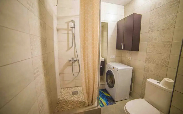 Studiya, Zaparina 111, 9 Etazh Flat