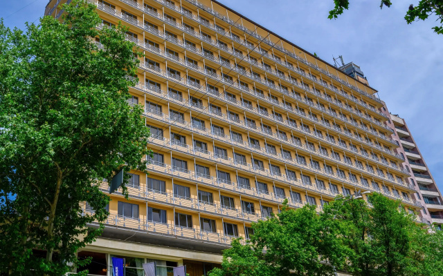 Ani Plaza Hotel