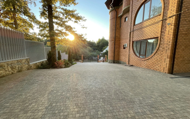 Частный дом с выходом в лес