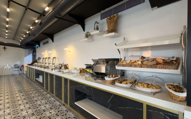 Отель Leaf Port Boutique