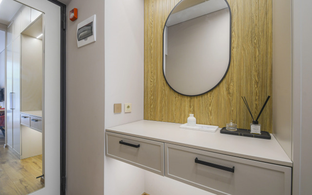 Svetlye v tsentre goroda okolo metro Kurskaya Apartments