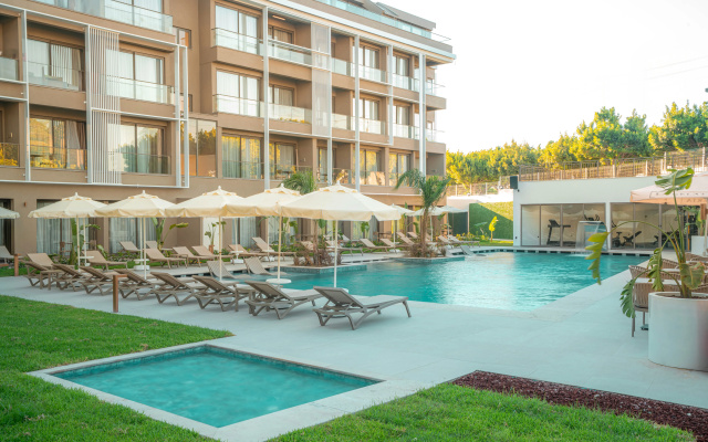 Prive Suite Side & Spa  (Adult Only 16+)
