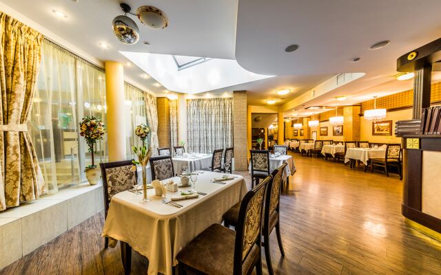 Cronwell Inn Stremyannaya Hotel