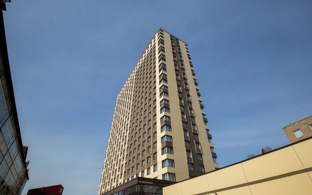 Yarkaya studiya ryadom s naberezhnoj i kondicionerom Flat
