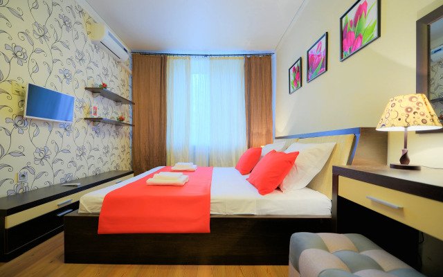 Pyat' Zvezd Komfort Na Ploschadi Revolyutsii Apartments