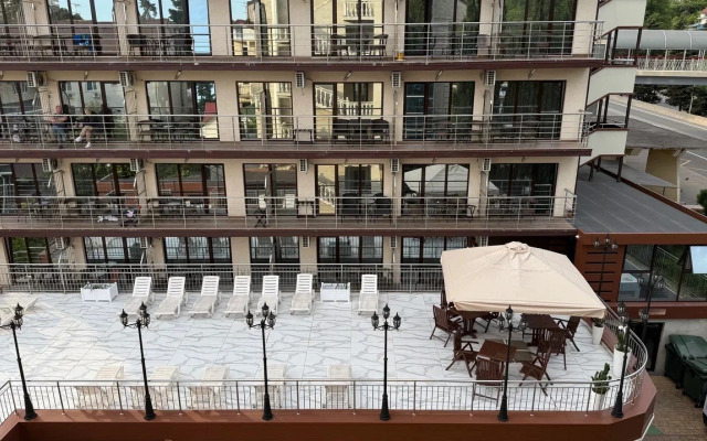 Hotel Auriya Kruiz