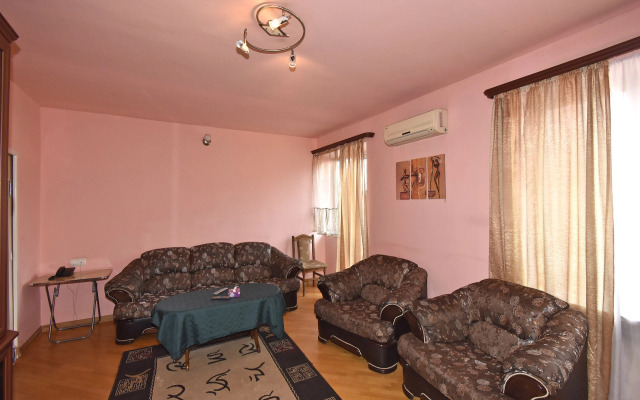 Ploschad Andreya Sakharova Flat