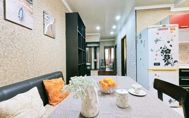 Na Tsvetochnoy 44/3 Apartments