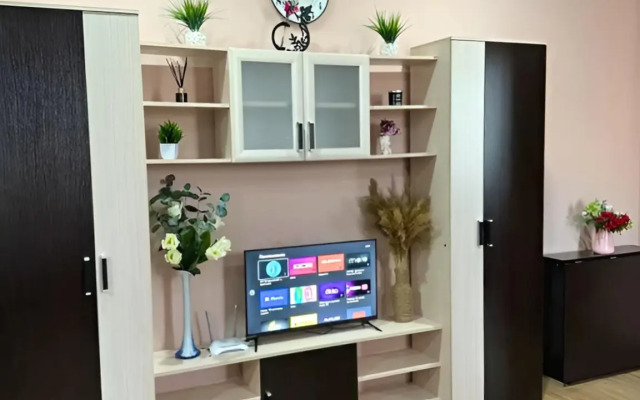 Evrodvushka S Vidom Na Goru Flat