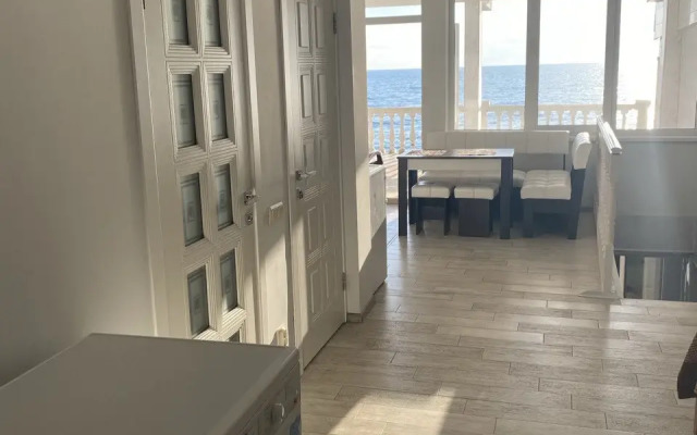 Aniwave 3 Apartments