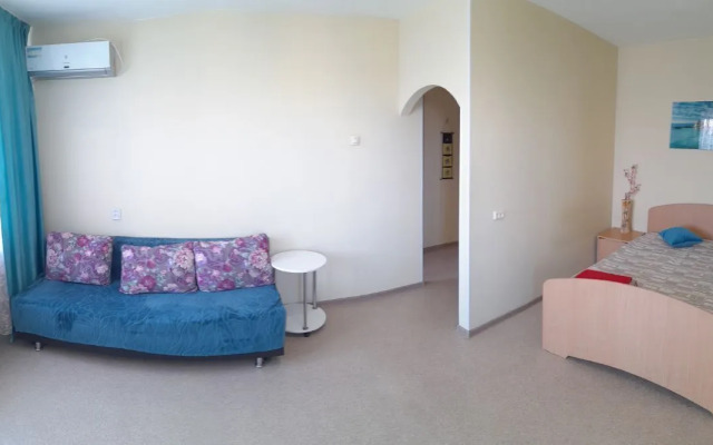 Na Ulitse Leningradskaya 25A Flat