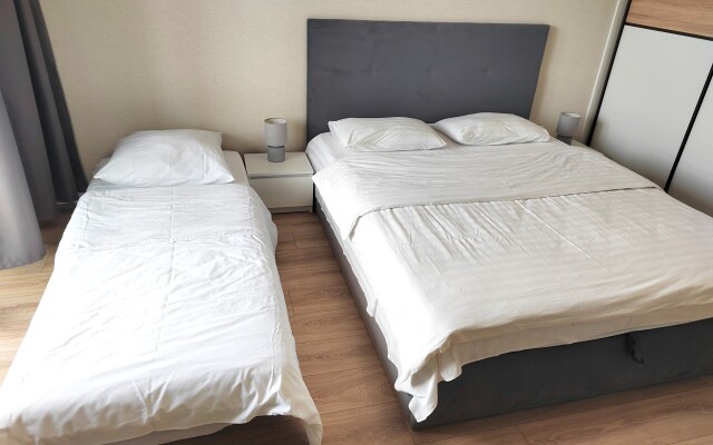 Svetlaya kvartira s prekrasnym vidom Flat