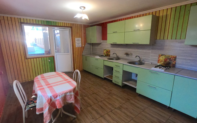 Yuzhny Briz Guest House