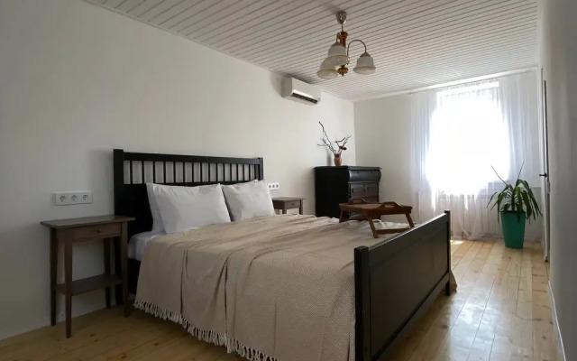 S Sadom I Basseynom Private house