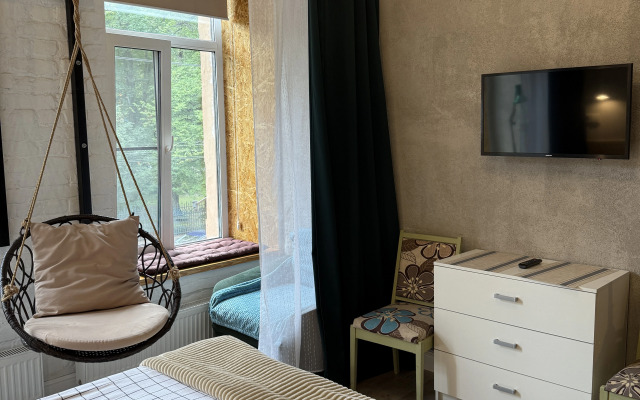 Zelenye Apartamenty Poyuschie Fontany Komsomola 13 Apartments
