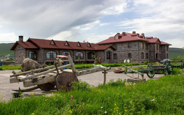 Lake Cildir Lodge Hotel